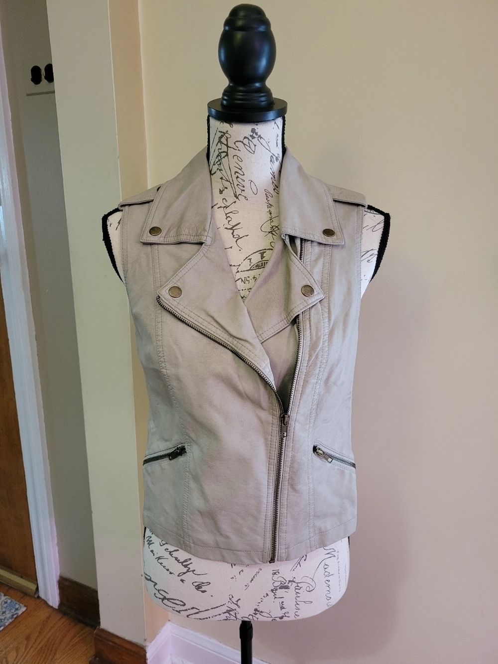 American Rag Sleeveless Y2K Moto Vest in Light Taupe Size M